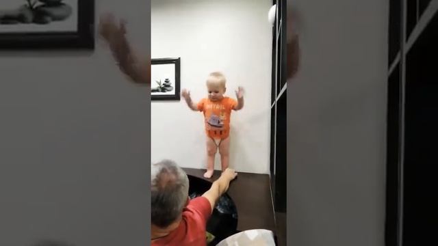 Сын читает стих с выражением)) 1.2 года. смотреть онлайн