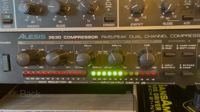 Commodore 64 French House (C64 SID and Alesis 3630 Side-chain compression) | Simon Hutchinson смотреть онлайн