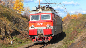 "Между скал". ВЛ11-394 с грузовым поездом