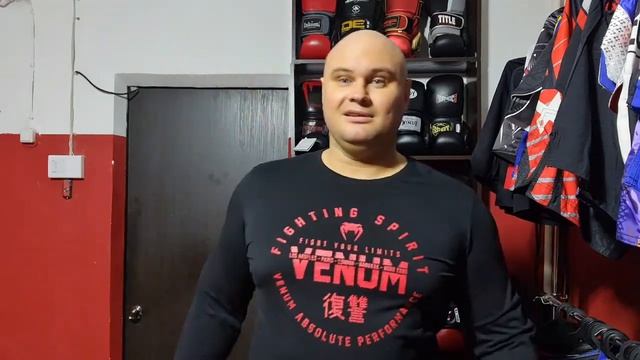 Лонгслив Venum Signature смотреть онлайн