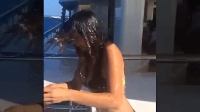 Nina Dobrev's Instagram Video 2 #icebucketchallenge смотреть онлайн