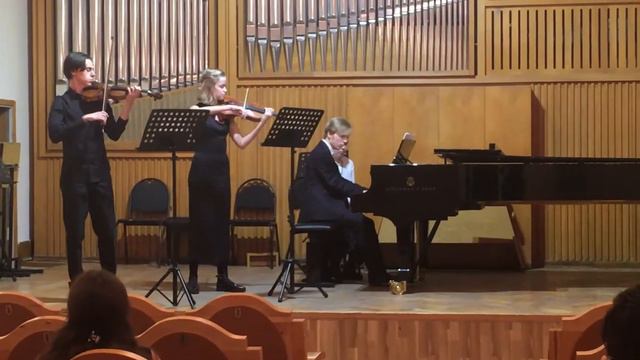 Брух - Пьеса для скрипки, альта и фортепиано ор.83 №2 смотреть онлайн