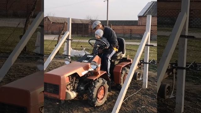 обработка междурядий малины МТЗ - 132. смотреть онлайн