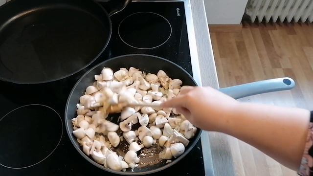 Schnitzel mit Champignon Rahmsoße / Schnitzel mit Pilzen / Schnitzel with mushroom sauce смотреть онлайн