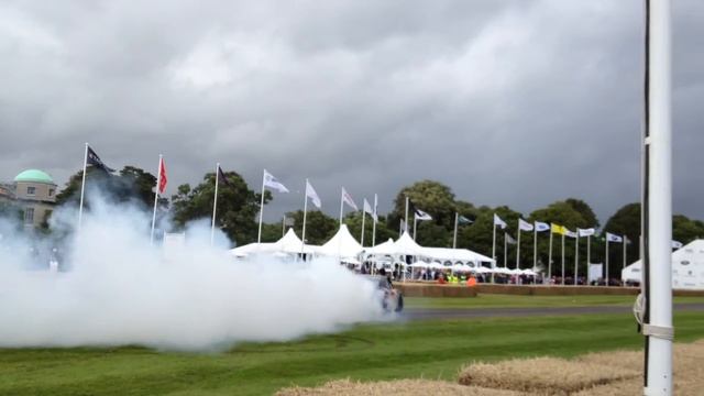 NASCAR RedBull Toyota burnout @Goodwood Festival od Speed 2012 смотреть онлайн