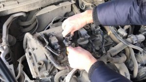 Замена катушки зажигания Mazda 3 SkyActive (PE20-18-100A)