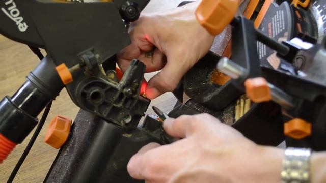 Настройка лазера на торцовочной пиле EVOLUTION \ How to setup a laser guide on a miter saw смотреть онлайн