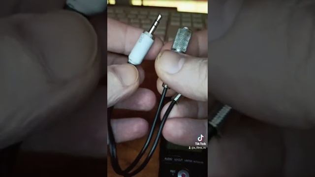 Как подключить две петлички одновременно к рекордеру Zoom H1n смотреть онлайн