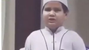 Слепой мальчик из Тайланда читает Коран