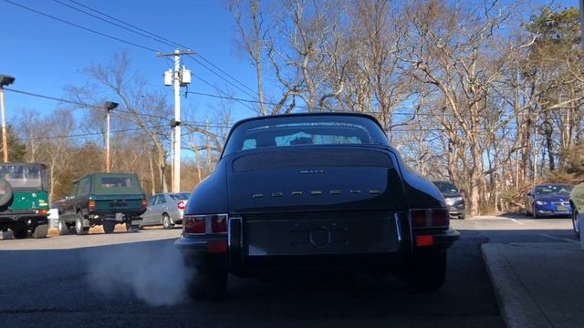 1971 Porsche 911T targa Startup смотреть онлайн