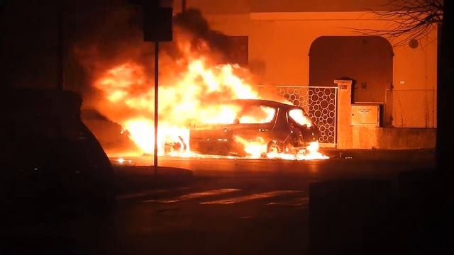 Macchina Incendiata Misano Adriatico смотреть онлайн