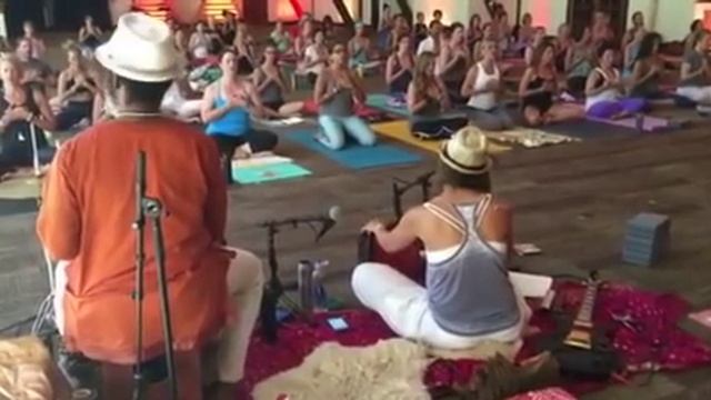 Invoke Your Inner Light: Humee Hum Brahm Hum With Aykanna At Wanderlust смотреть онлайн