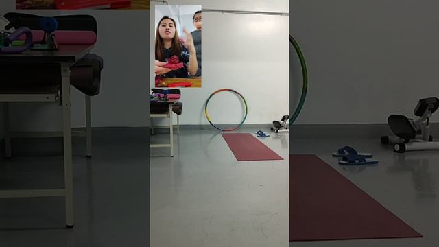 Tara Kumain sa Harap ng ka roommate kong Nag-eexercise ( EXERCISE IS GOOD, BUT FOOD IS LIFE смотреть онлайн