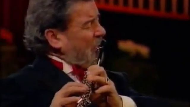 Sir James Galway Performs Brian Boru's March And Londonderry Air With Ulster Orchestra