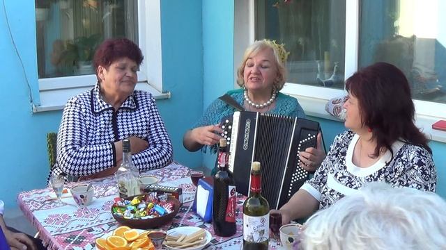 Пока живешь на белом свете , радуйся ! Песня трогает душу.  Варя, Валя, Люда.