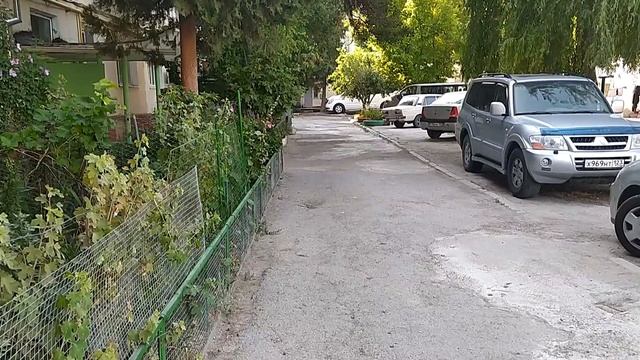 #Анапа сегодня ? На Крестьянской, 26 жильцы общими усилиями обустроили детскую площадку возле дома смотреть онлайн