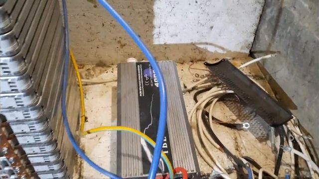 Сосед собрал автономную СЭС на 3кВт. 12000$ за подключение к сети облэнерго или СЭС за 3000$ смотреть онлайн