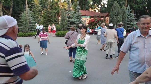 Гарбузи вродили Танцы ??? в парке Горького Июнь 2021 Харьков смотреть онлайн