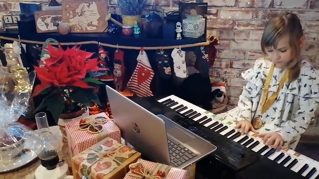 Soft Mozart Winter Recital 2021 - 2022, Ульяна (7),"Midnight Blues" смотреть онлайн