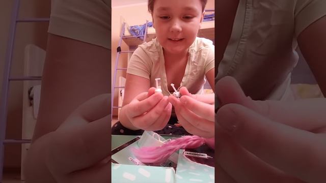 распаковка оригинальной O.m.g. лол можете сделать фото и отправить друзьям А лучше поделиться с ним