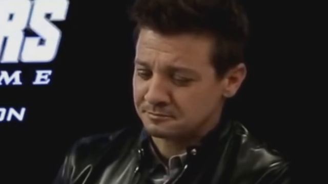 Прожарка Бри Ларсон от Криса Хемсворта и Дона Чидла смотреть онлайн