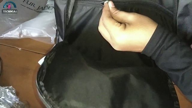 FUR JADEN USB Charging Smart Bag Unboxing. смотреть онлайн