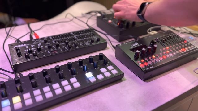 MegaFM mk II thru Analog Heat +FX and LXR-02 for drums смотреть онлайн