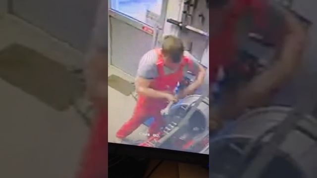 шиномонтаж. Ремонт диска литого - 2 смотреть онлайн