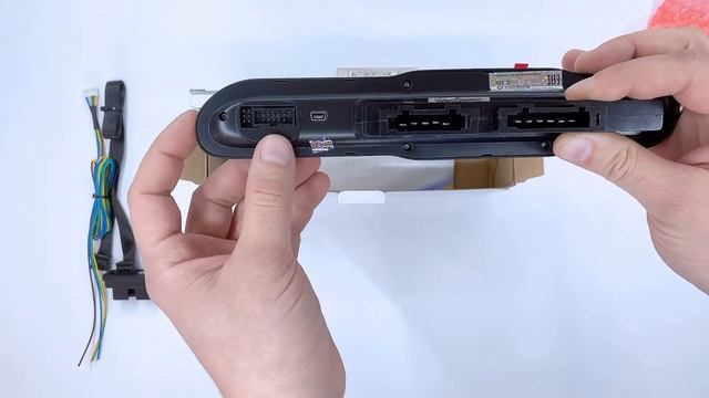 Распаковка бортового компьютера Multitronics C-570 смотреть онлайн