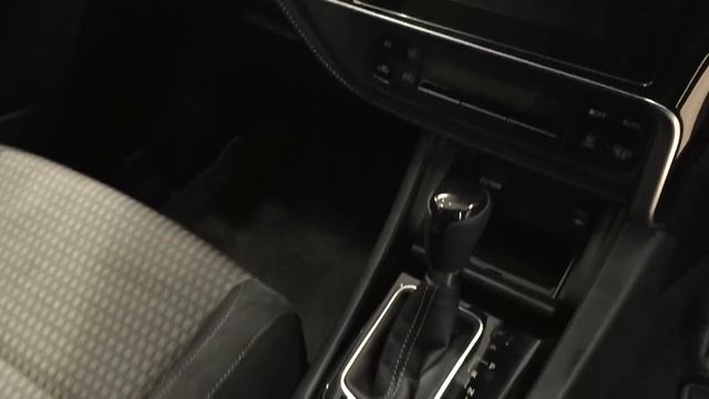 2017 Toyota Auris - Exterior And Interior Review