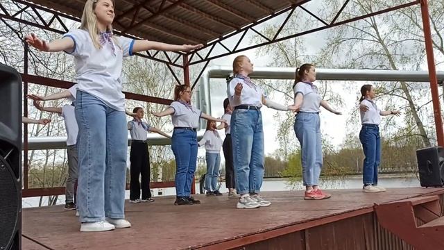 Столетие пионерской организации в Белой Холунице. Флешмоб РДШ смотреть онлайн