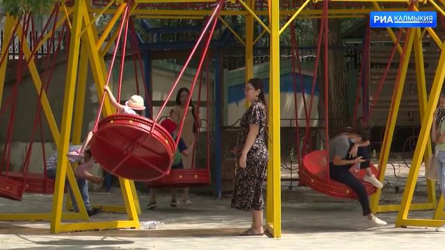 Многодетные семьи Калмыкии получат поддержку в размере 5 тысяч рублей смотреть онлайн