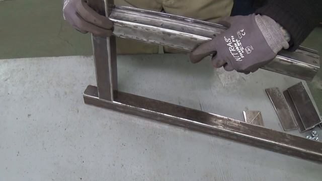 СТОЙКА для БОЛГАРКИ /УШМ/ своими РУКАМИ! С протяжкой! Просто и НАДЁЖНО! Homemade Angle Grinder Stan смотреть онлайн