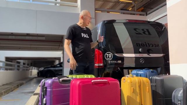 How many luggage can you fit into a Mercedes V-Class? смотреть онлайн