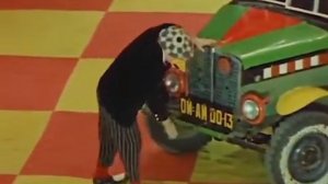 31 июля родился клоун Олег Попов.  Машина.