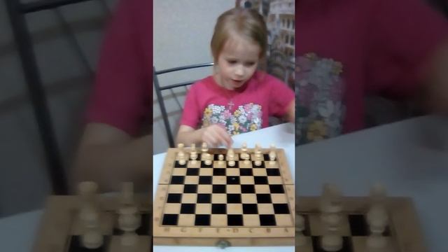 Алиса расставляет шахматы смотреть онлайн