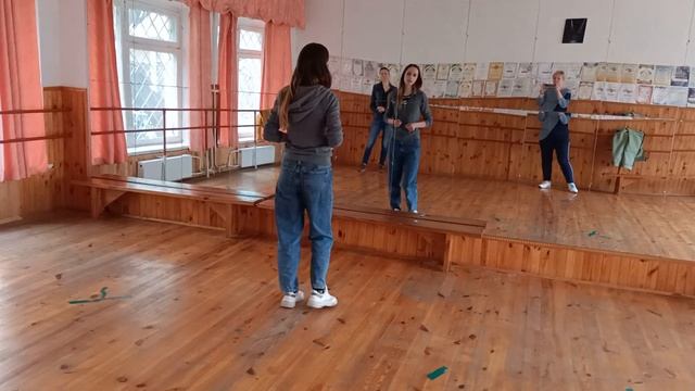 Бачата. Півоберта+слайд степ+пластика смотреть онлайн