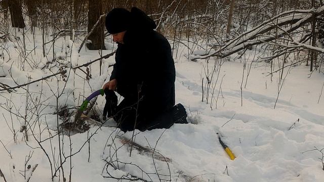 Ночевка в лесу зимой у костра при -15 мороза. Костромское ВДХ. Бушкрафт. Рыбалка смотреть онлайн