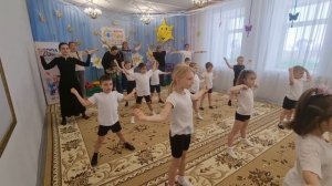 Веселая утренняя зарядка с родителями