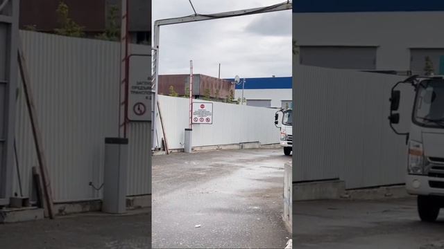 Отгрузка трех мусоровозов 8 м.куб. на шасси JAC N90 смотреть онлайн