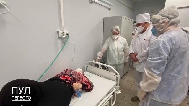 Лукашенко пообщался с пациенткой в красной зоне 4 больницы Минска: "Выздоровеете - позвоните мне!" смотреть онлайн