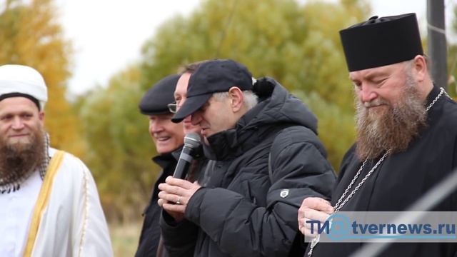 Мусульмане Твери отметили праздник жертвоприношения Курбан-Байрам смотреть онлайн