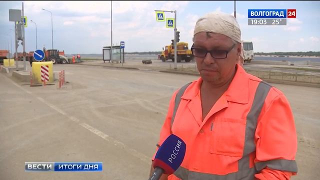 На Нулевой Продольной магистрали Волгограда чистят ливневую канализацию смотреть онлайн