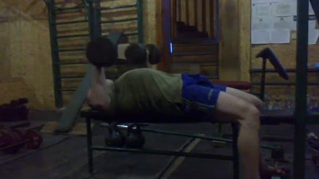 жим гантелей лёжа,с двойным поддёргиванием внизу,для дополнительной нагрузки,сегодня без рекордов смотреть онлайн