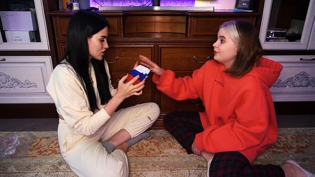 ПОТРАТИЛИ ВСЕ ДЕНЬГИ на POP IT с сестрой? БОЛЬШАЯ РАСПАКОВКА дорогих антистрессов смотреть онлайн