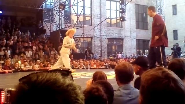 Батл брейк-данс на Red bull camp в Киеве. четверть финал смотреть онлайн