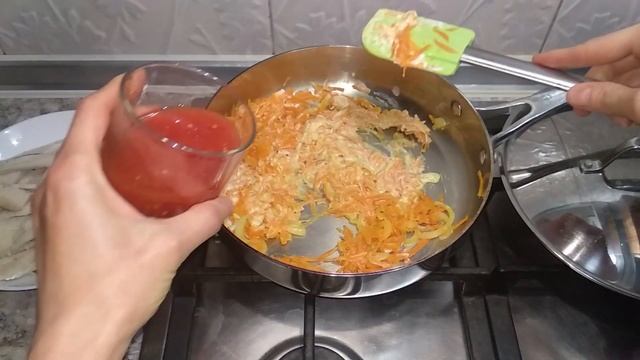 КАК ПРИГОТОВИТЬ ХЕК ИЛИ МЕНТАЙ ВКУСНО, БЕЗ КОСТЕЙ! РЫБА В СЛИВОЧНО-ТОМАТНОМ СОУСЕ. смотреть онлайн