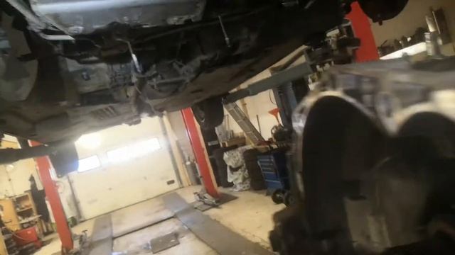 Ситроен С5 снятие КПП, замена сцепления. смотреть онлайн