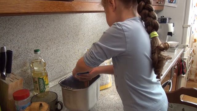 готовим вкусные беляши, пробуем ложками соль)prepare tasty meat patties, tasting spoons, salt)). смотреть онлайн