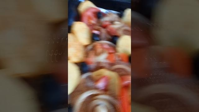 ? Добрый день друзья приготовила карбонат с картошкой с овощами в духовке?♀️??